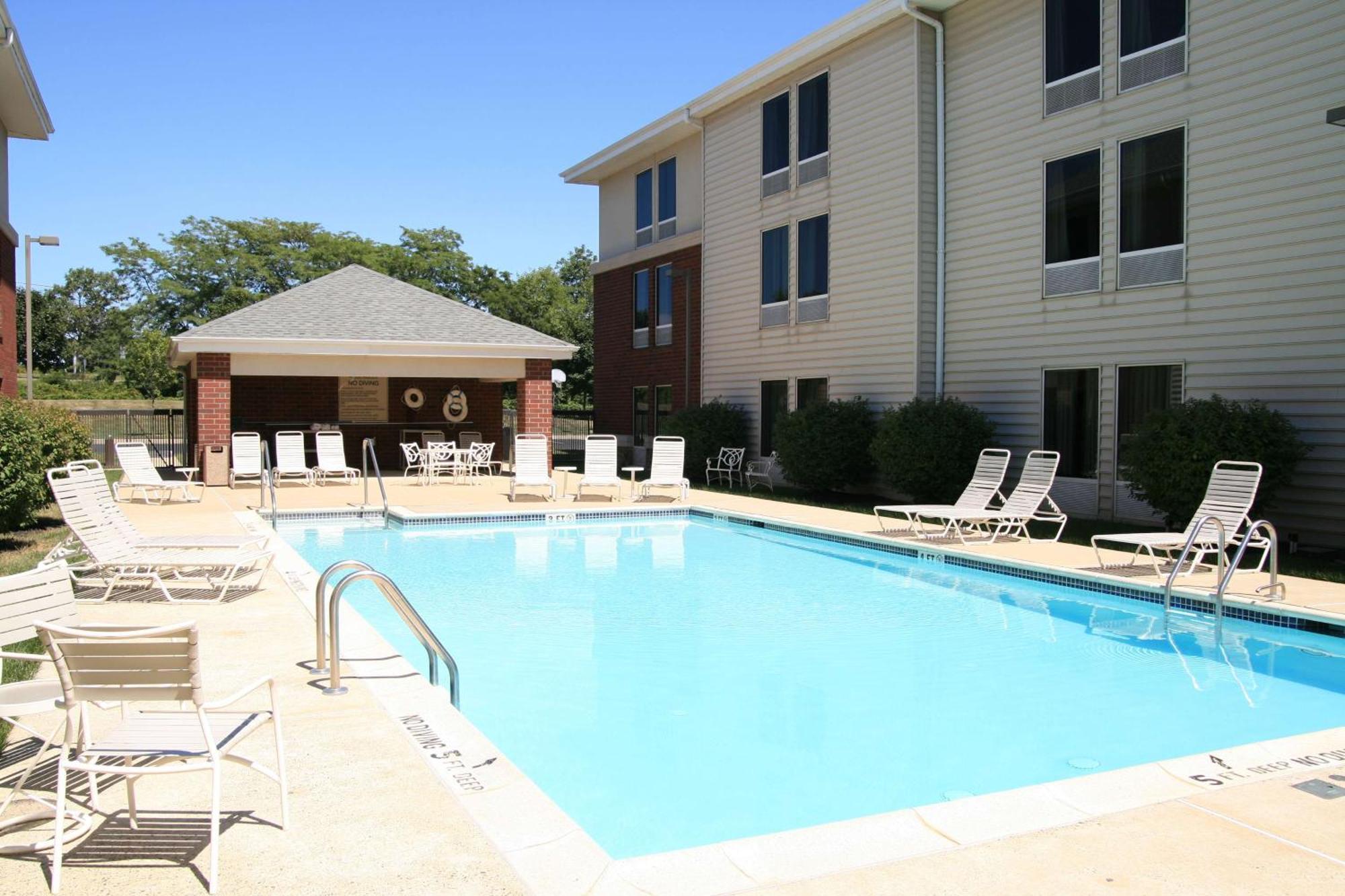 Hampton Inn & Suites Newtown Yardley Exterior photo