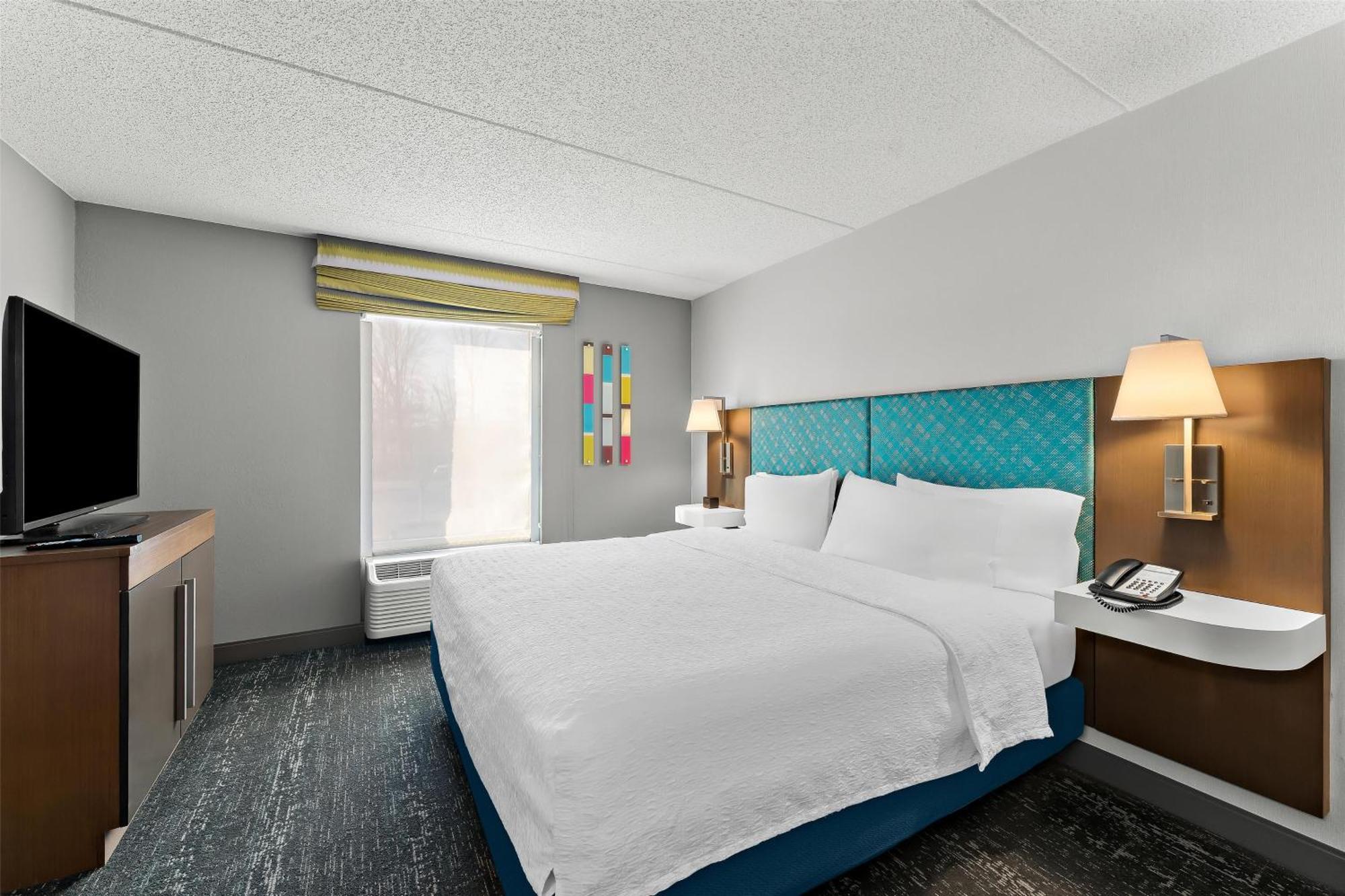Hampton Inn & Suites Newtown Yardley Exterior photo