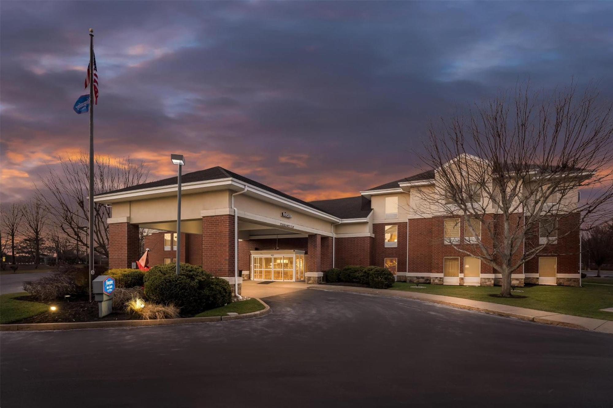 Hampton Inn & Suites Newtown Yardley Exterior photo