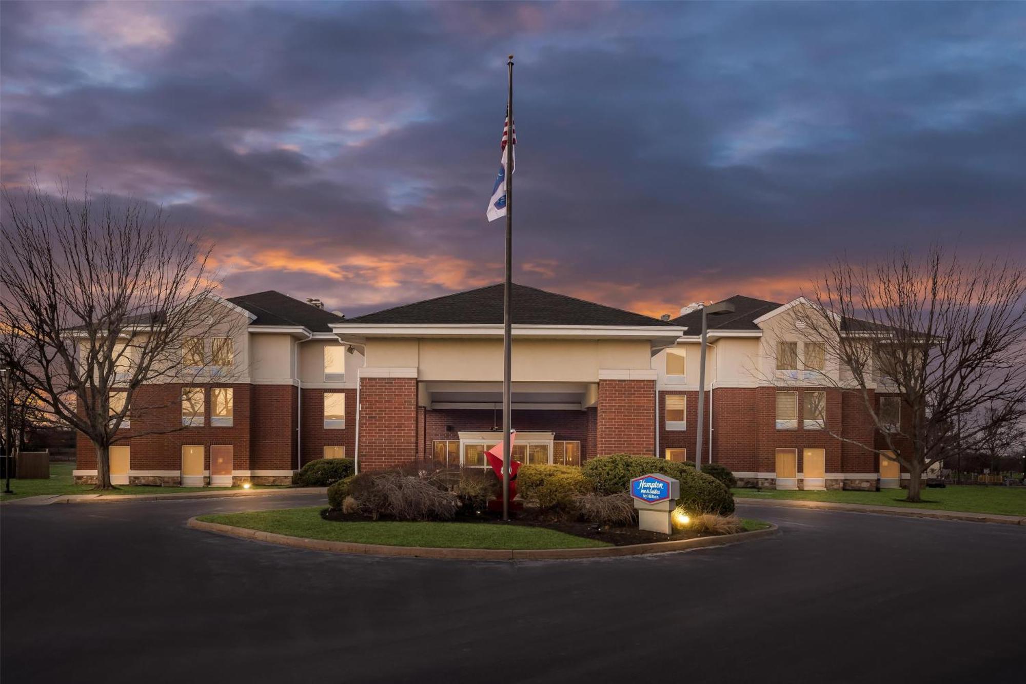 Hampton Inn & Suites Newtown Yardley Exterior photo